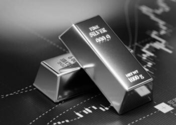 تراجع الفضة محليًا بسبب الدولار وهدوء التوترات الجيوسياسية