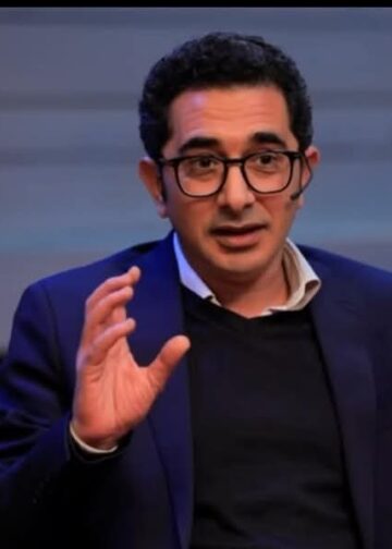 أكرم ألفي: التكنولوجيا وسيط متغير لتبادل الآراء.. وتطور تأثيراتها بسبب السوشيال ميديا