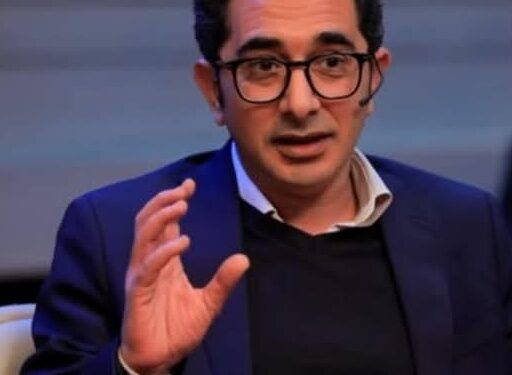 أكرم ألفي: التكنولوجيا وسيط متغير لتبادل الآراء.. وتطور تأثيراتها بسبب السوشيال ميديا 