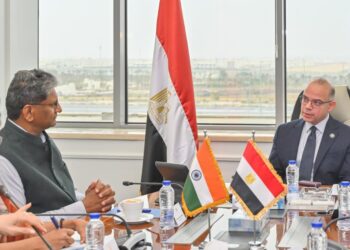 وزير الاستثمار وسفير الهند بمصر يبحثان سبل تعزيز العلاقات الاقتصادية والتجارية بين البلدين