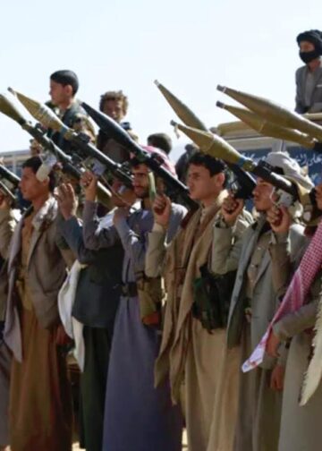 في الحرب الأمريكية على إيران: لماذا يقف الحوثي على “الحياد” متخليًا عن مبدأ “الإسناد”؟