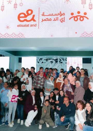بحضور تامر حسني.. مؤسسة إي آند تنظم مبادرة “كل مكالمة بتعلمهم كلمة” لدعم الأطفال القادرون بإختلاف