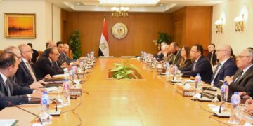 الاتصالات تمد إعفاء الهاتف المحمول للمصريين بالخارج إلى 120 يوماً اعتبارا من 1 أبريل