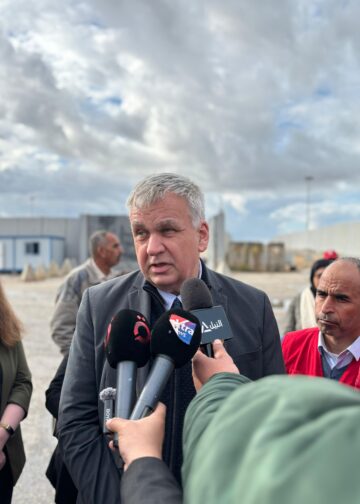 سفير ألمانيا بالقاهرة يزور شمال سيناء ويؤكد ضرورة إبقاء غزة على رأس الأولويات الإنسانية