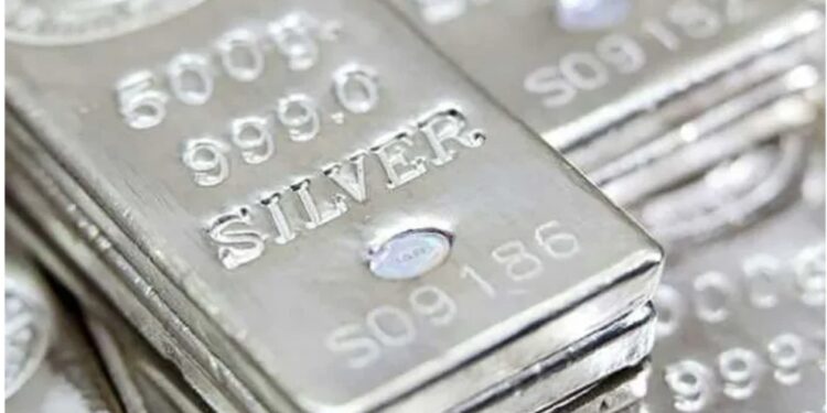 كيف ساهم ارتفاع سعر الدولار على تحريك أسعار الفضة في مصر ؟