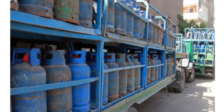 ماذا يحدث في سوق الأنابيب في مصر؟ .. وزارة البترول توضح