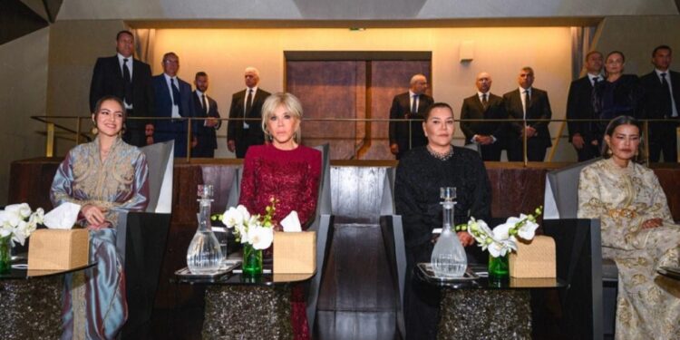 أميرات المملكة المغربية وزوجة الرئيس الفرنسي يشهدن العرض الافتتاحي للمسرح الملكي في الرباط