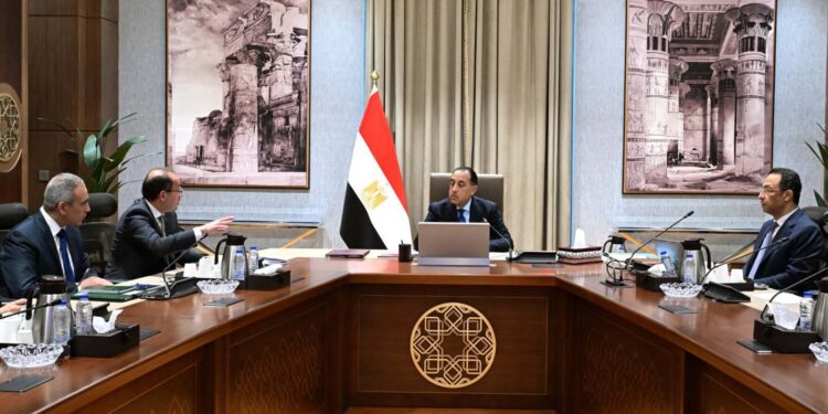 وزير الاتصالات: جذب المزيد من الاستثمارات عبر التوسع في إنشاء مراكز البحث والتطوير بمدينة المعرفة