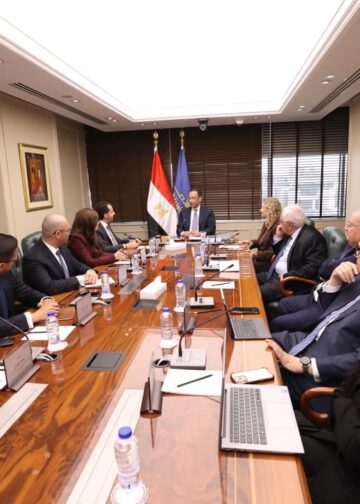 وزير الاتصالات يبحث مع مسؤولي Microsoft دعم تطبيقات الذكاء الاصطناعي وبناء القدرات