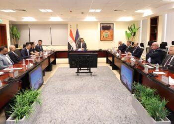 «الاتصالات» : تهيئة بيئة جاذبة لاستثمارات صناعة الهواتف لتوطين التكنولوجيا في مصر