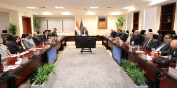 «الاتصالات» : تهيئة بيئة جاذبة لاستثمارات صناعة الهواتف لتوطين التكنولوجيا في مصر