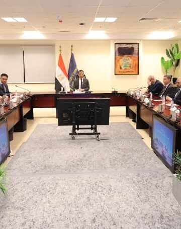 «الاتصالات» : تهيئة بيئة جاذبة لاستثمارات صناعة الهواتف لتوطين التكنولوجيا في مصر