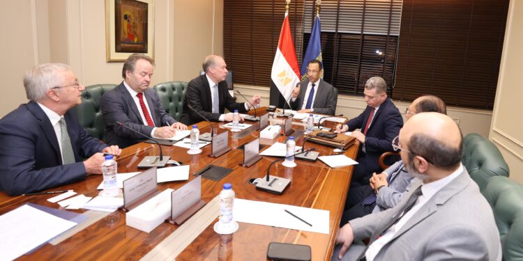 وزير الاتصالات يبحث خطط شركة HMD لتصدير هواتف نوكيا من مصر