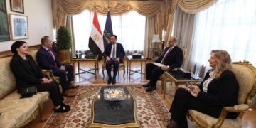 الاتصالات:  تعزيز التعاون مع إنتل  في مجالات البنية التكنولوجية والذكاء الاصطناعي والأمن السيبراني