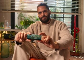 IQOS تدعم الفن المحلي من خلال تجارب إبداعية غامرة