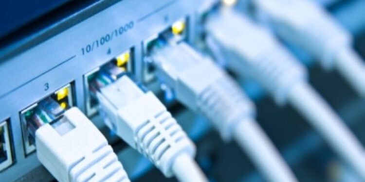 الحكومة تكشف حقيقة قطع الإنترنت ليلاً لتخفيف أحمال الكهرباء