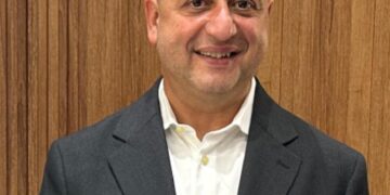 «جون جرجيس» يكشف تأثير ارتفاع سعر الدولار على خدمات التعهيد في مصر