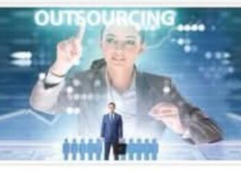 التعهيد.. رهان تكنولوجيا المعلومات يبحث عن تجاوز التحديات