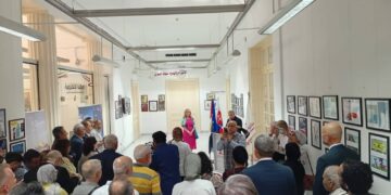 من الهيروغليفية إلى الكاريكاتير.. معرض مصري سلوفاكي يفتح نافذة على الحوار الفني بين البلدين