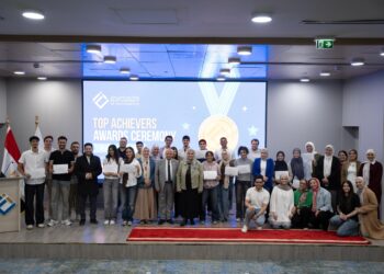 جامعة مصر للمعلوماتية: تكريم 72 متفوق.. واحتضان 12 طالبا قطعت «أمريكا» منحهم