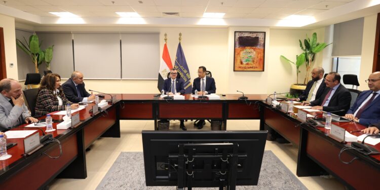 «الاتصالات» تستعد لإبرام اتفاقيات مرتقبة مع شركات التكنولوجيا العالمية لتعزيز تنافسية مصر