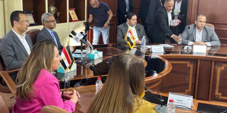 وزير الاتصالات: مواصلة تطوير البنية التحتية في بني سويف لتحسين جودة الإنترنت والمحمول