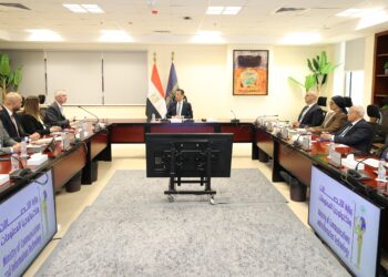 الاتصالات: تشجيع الشركات العالمية على التوسع في مجالات تكنولوجيا الشبكات وبناء القدرات