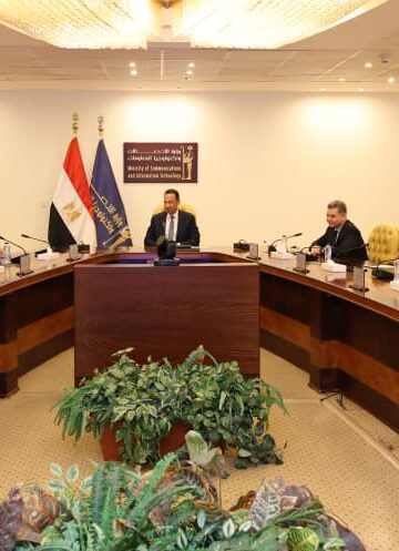 وزير الاتصالات يتابع تنفيذ مشروع التجارة الرقمية بالشرق الأوسط بالتعاون مع شعبة الاقتصاد الرقمي