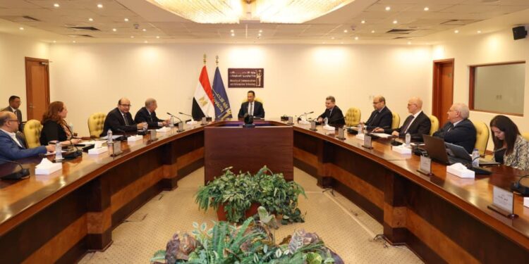وزير الاتصالات يتابع تنفيذ مشروع التجارة الرقمية بالشرق الأوسط بالتعاون مع شعبة الاقتصاد الرقمي