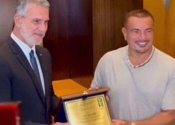 عمرو دياب يتصدر عربياً ويقتحم قائمة أقوى الفنانين رقمياً في العالم