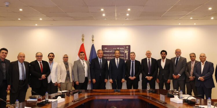 وزير الاتصالات يبحث مع غرفة صناعة المعلومات التعاون لدعم الشركات الناشئة