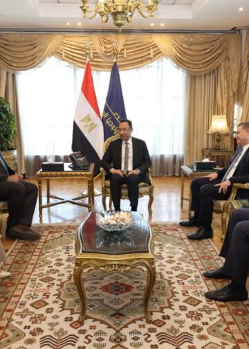 الاتصالات: البنية التحتية المتطورة وبيئة أعمال الجاذبة تعزز توسعات الشركات العالمية في مجال التعهيد بمصر