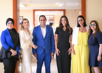 بالصور .. أيقونة الموضة العالمية آنا ستوكيرت تستعد لنقل تجربة الـ” رويال جينتلمنز دينر” بنسخته الملكية من مهرجان كان إلى قصر عابدين للمرة الأولى بالشرق الاوسط