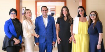 بالصور .. أيقونة الموضة العالمية آنا ستوكيرت تستعد لنقل تجربة الـ” رويال جينتلمنز دينر” بنسخته الملكية من مهرجان كان إلى قصر عابدين للمرة الأولى بالشرق الاوسط