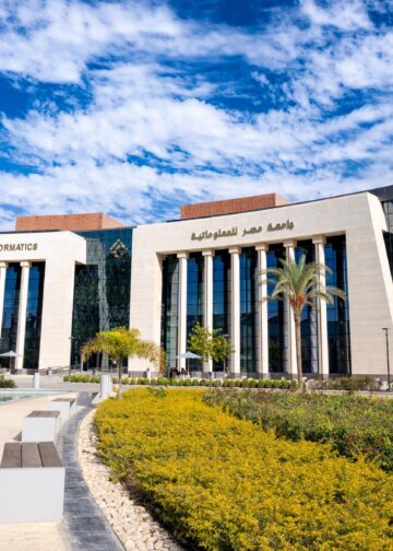 جامعة مصر للمعلوماتية تحصل على موافقة المجلس الأعلى للجامعات لإطلاق برنامج الدراسات العليا لكلية علوم الحاسب
