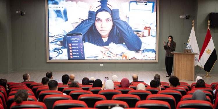  جامعة مصر للمعلوماتية: خمس تطبيقات ذكية لتحسين الرعاية الصحية لكبار السن والأمهات والأطفال والرياضيين