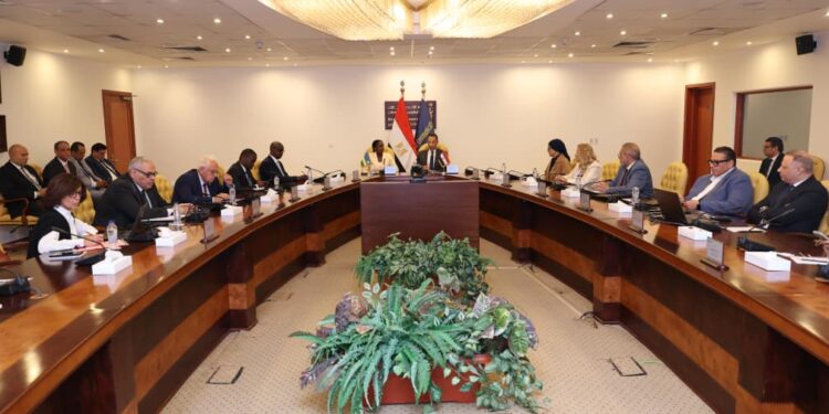  وزير الاتصالات يستعرض تجربة مصر الرقمية مع نظيره الرواندي لتعزيز التعاون في الذكاء الاصطناعي وتكنولوجيا المعلومات