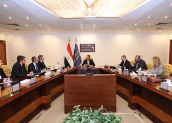 وزير الاتصالات يبحث مع البنك الدولي تعزيز الشراكة في التحول الرقمي والذكاء الاصطناعي 