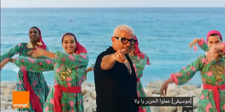 كليب لولا البنات لعمرو دياب احتفاء سطحي بالهوية أم ابتعاد عن جوهر الثقافة المصرية