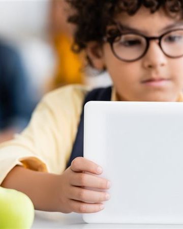 تنظيم الاتصالات: 3 أشهر مهلة لمنصات التواصل لتنفيذ ضوابط حماية الأطفال