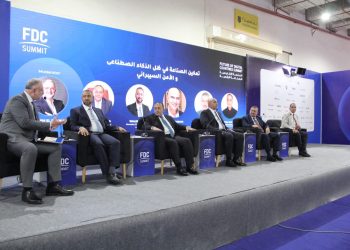 أيمن البياع يعرض رؤية “تحديث الصناعة” لدمج الذكاء الاصطناعي وتأمين المصانع سيبرانياً