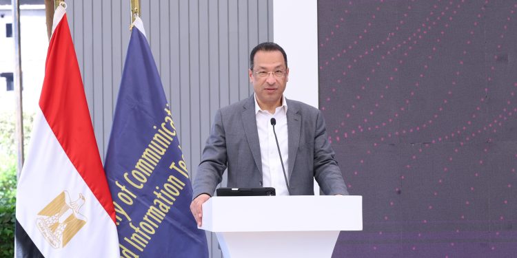وزارة الاتصالات: 200 ألف متخصص مصري يعملون في مجال تصدير الخدمات الرقمية إلى مختلف دول العالم