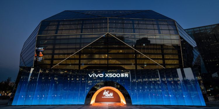 فيفو vivo تُطرح vivo X500 Series عالمياً مع نظام تصوير متطور وقدرات فيديو سينمائية
