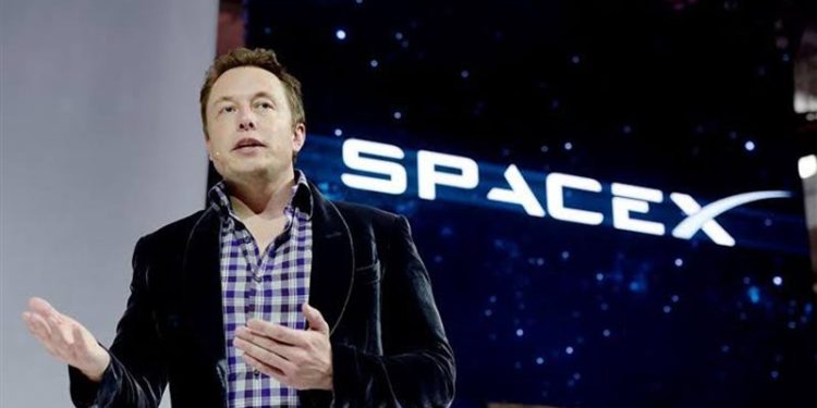 ماذا تفعل يا إيلون ماسك؟ .. SpaceX تستعد للاستحواذ على تراخيص طيف ترددي بـ 8 مليارات دولار