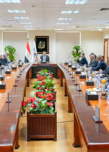 تنظيم الاتصالات: توصية بالتوسع في تصنيع أجهزة الشبكات وتطوير مراكز البيانات وخدمات الحوسبة السحابية