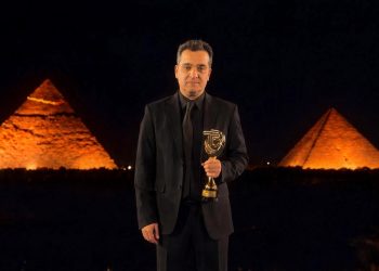 بالصور .. وليد الحريري يحصد جائزة أفضل مصمم إضاءة لعام 2026